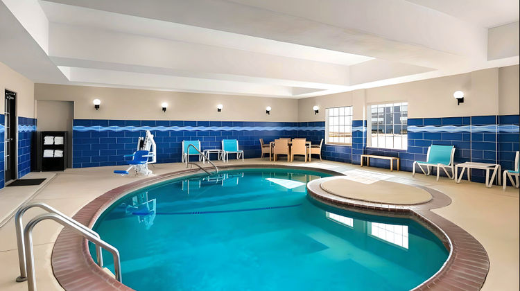 Holiday Inn Express & Suites Denton Pool