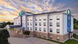 <b>Holiday Inn Express & Suites Denton Exterior</b>. Images powered by <a href="https://www.leonardoworldwide.com/" title="Leonardo Worldwide" target="_blank">Leonardo</a>.