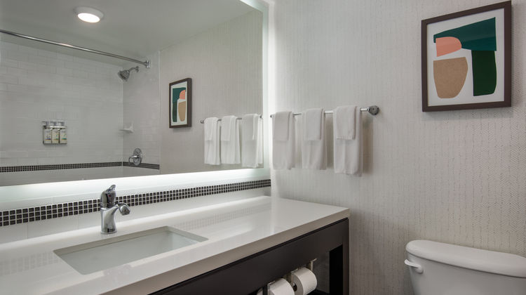 Holiday Inn Parkway Convention Centre Room