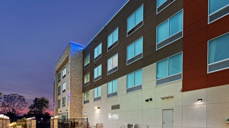 Holiday Inn Express/Stes Tulsa NE Owasso Pool