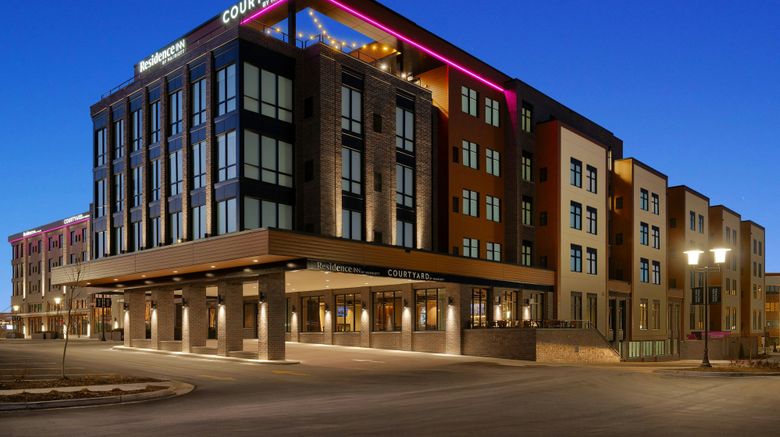 Courtyard Brookfield at Poplar Creek Exterior. Images powered by <a href="https://www.leonardoworldwide.com" target="_blank" rel="noopener">Leonardo</a>.