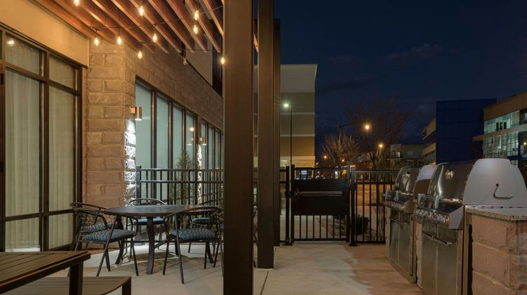 Fairfield Inn & Suites Cincinnati Oakley Exterior