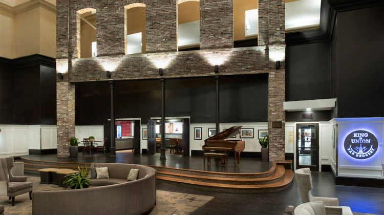 Doubletree Hotel Memphis Downtown Lobby
