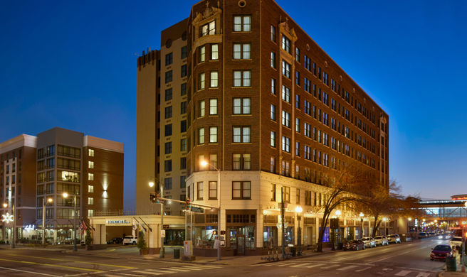 Doubletree Hotel Memphis Downtown Exterior