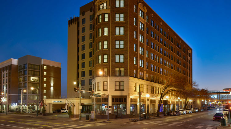 Doubletree Hotel Memphis Downtown Exterior