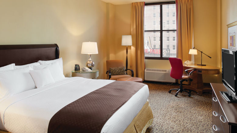 <b>Doubletree Hotel Memphis Downtown Room</b>. Images powered by <a href="https://www.leonardoworldwide.com/" title="Leonardo Worldwide" target="_blank">Leonardo</a>.