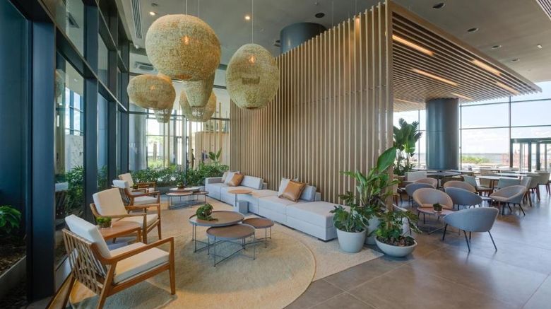 <b>DoubleTree by Hilton Porto Alegre Lobby</b>. Images powered by <a href="https://www.leonardoworldwide.com/" title="Leonardo Worldwide" target="_blank">Leonardo</a>.