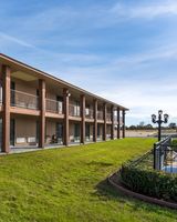 Red Roof Inn & Suites Sulphur Springs