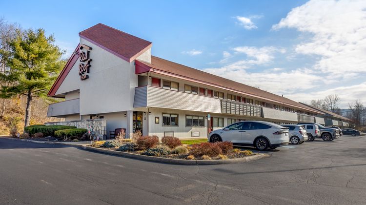 HomeTowne Studios Danville, PA Exterior