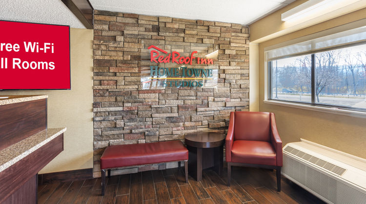 HomeTowne Studios Danville, PA Lobby
