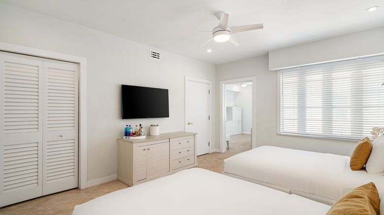<b>Cardozo South Beach Room</b>. Images powered by <a href="https://www.leonardoworldwide.com/" title="Leonardo Worldwide" target="_blank">Leonardo</a>.