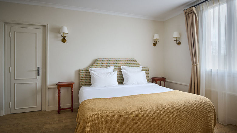 <b>Le Pigonnet Hotel Room</b>. Images powered by <a href="https://www.leonardoworldwide.com/" title="Leonardo Worldwide" target="_blank">Leonardo</a>.