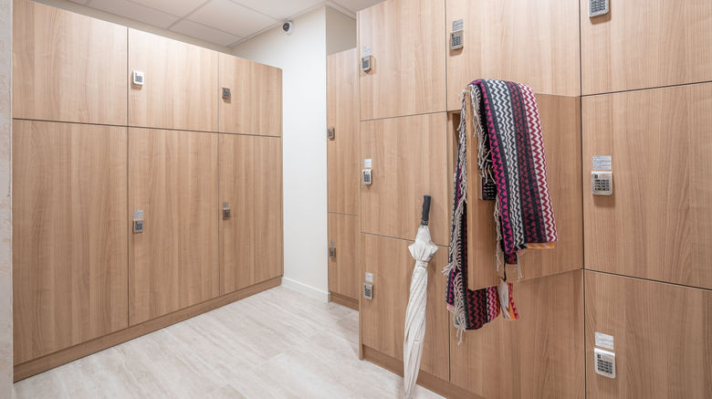 <b>Yuna Porte Maillot Lobby</b>. Images powered by <a href="https://www.leonardoworldwide.com/" title="Leonardo Worldwide" target="_blank">Leonardo</a>.