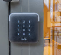 Yuna Porte Maillot Exterior