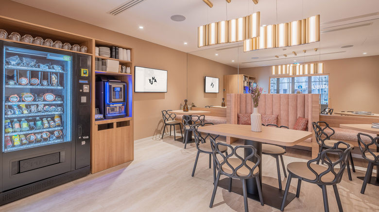 <b>Yuna Porte Maillot Lobby</b>. Images powered by <a href="https://www.leonardoworldwide.com/" title="Leonardo Worldwide" target="_blank">Leonardo</a>.