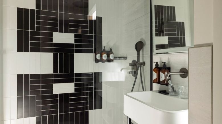 <b>Hotel Raspail Montparnasse Room</b>. Images powered by <a href="https://www.leonardoworldwide.com/" title="Leonardo Worldwide" target="_blank">Leonardo</a>.
