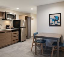 Home2 Suites Midtown Medical Center Room