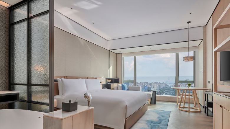 <b>DoubleTree by Hilton Shenzhen Airport Re Room</b>. Images powered by <a href="https://www.leonardoworldwide.com/" title="Leonardo Worldwide" target="_blank">Leonardo</a>.