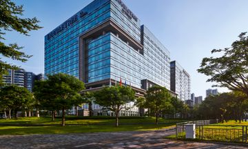 DoubleTree by Hilton Shenzhen Airport Re