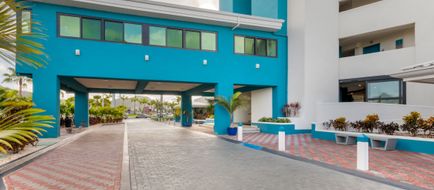 Hilton Vacation Club Royal Palm Exterior