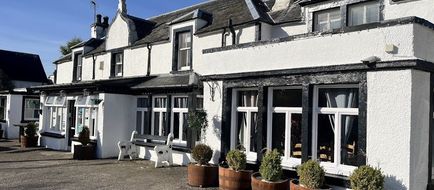 Novar Arms Hotel Exterior