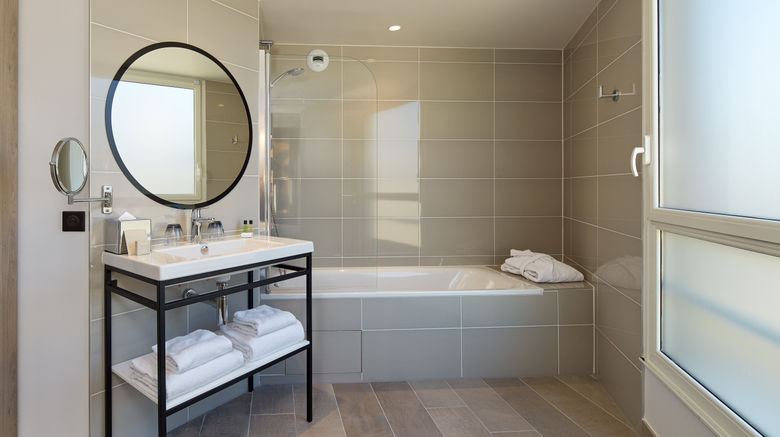 <b>Hotel Auteuil Tour Eiffel Suite</b>. Images powered by <a href="https://www.leonardoworldwide.com/" title="Leonardo Worldwide" target="_blank">Leonardo</a>.
