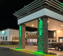 Holiday Inn Roanoke-Tangelwood Exterior