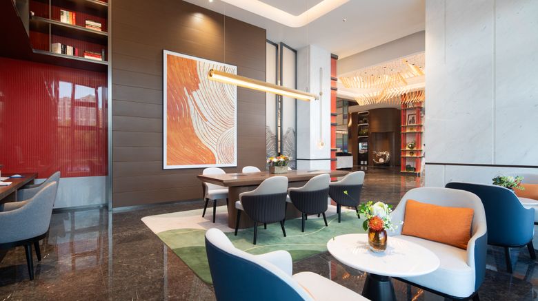 <b>Hampton Hilton YZY West Railway Lobby</b>. Images powered by <a href="https://www.leonardoworldwide.com/" title="Leonardo Worldwide" target="_blank">Leonardo</a>.