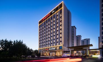 Hampton Hilton YZY West Railway