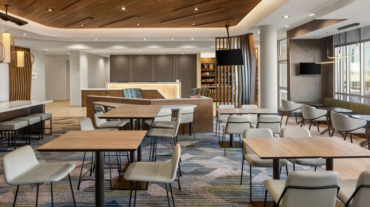 SpringHill Suites Bettendorf Lobby