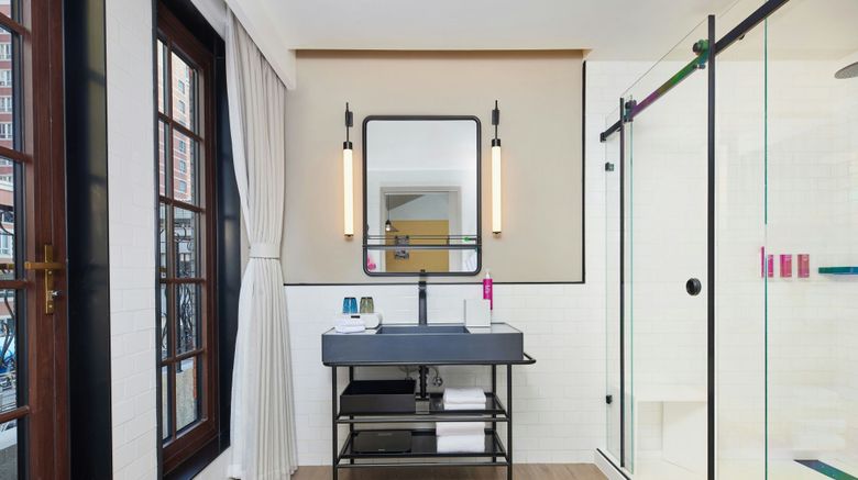 <b>Moxy Shanghai Putuo Room</b>. Images powered by <a href="https://www.leonardoworldwide.com/" title="Leonardo Worldwide" target="_blank">Leonardo</a>.