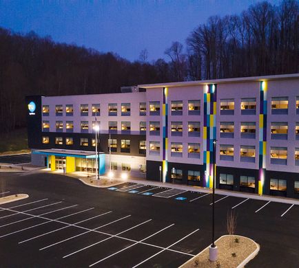 Tru by Hilton West Bristol TN Exterior