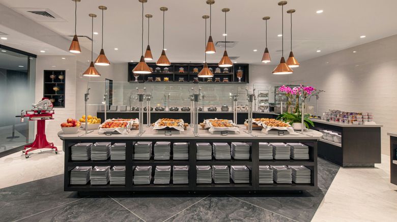 <b>New York Marriott Marquis Restaurant</b>. Images powered by <a href="https://www.leonardoworldwide.com/" title="Leonardo Worldwide" target="_blank">Leonardo</a>.
