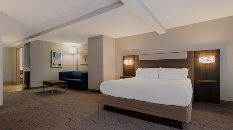 Holiday Inn Express Lady Lake Suite