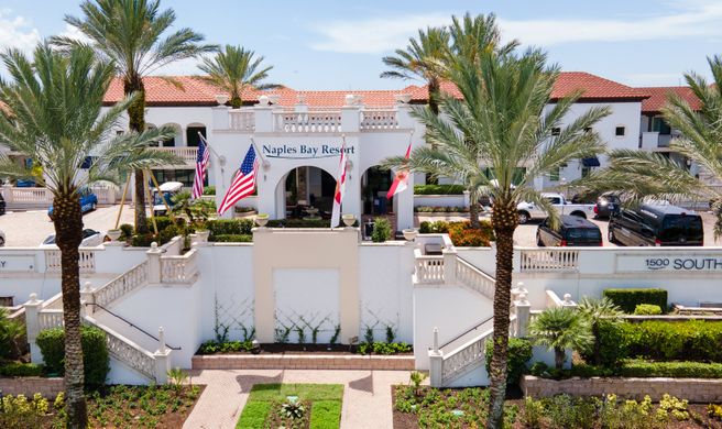Naples Bay Resort & Marina Exterior