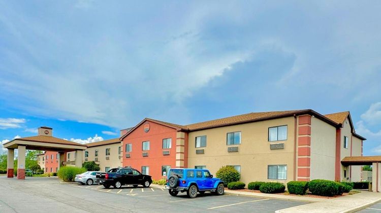 FairBridge Inn & Suites Batavia-Darien Exterior