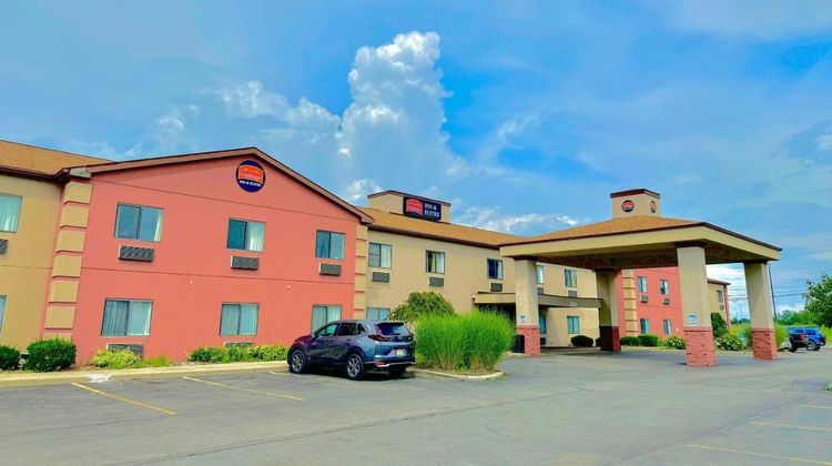 FairBridge Inn & Suites Batavia-Darien Exterior