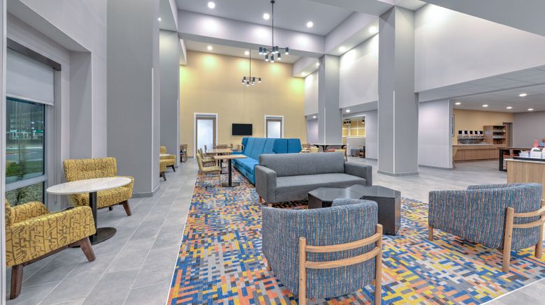 <b>Hampton Inn Suites Hilton Airport Lobby</b>. Images powered by <a href="https://www.leonardoworldwide.com/" title="Leonardo Worldwide" target="_blank">Leonardo</a>.