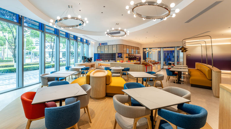 <b>Holiday Inn Exp Hongqiao CBD Restaurant</b>. Images powered by <a href="https://www.leonardoworldwide.com/" title="Leonardo Worldwide" target="_blank">Leonardo</a>.