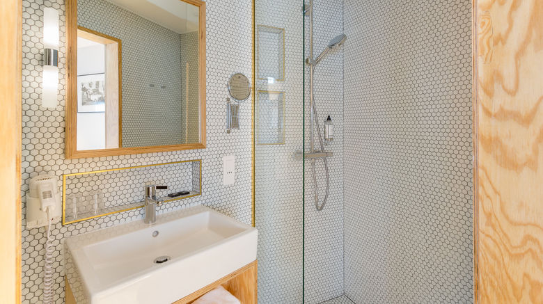 <b>Hotel Montholon Room</b>. Images powered by <a href="https://www.leonardoworldwide.com/" title="Leonardo Worldwide" target="_blank">Leonardo</a>.
