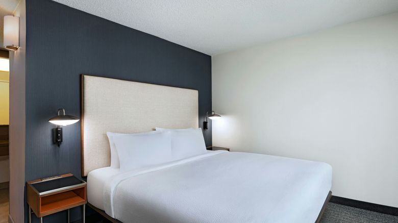 <b>Courtyard Houston The Woodlands Room</b>. Images powered by <a href="https://www.leonardoworldwide.com/" title="Leonardo Worldwide" target="_blank">Leonardo</a>.