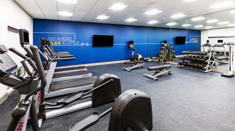 Holiday Inn Express & Suites Health Club