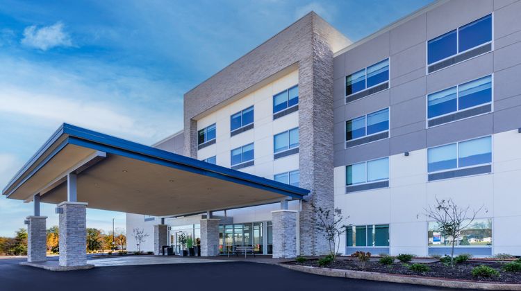 Holiday Inn Express & Suites Exterior