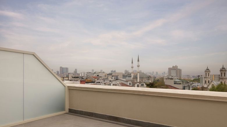 <b>Moxy Istanbul Beyoglu Suite</b>. Images powered by <a href="https://www.leonardoworldwide.com/" title="Leonardo Worldwide" target="_blank">Leonardo</a>.