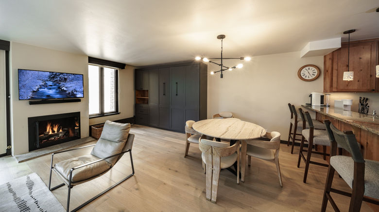 <b>Vail's Mountain Haus at the Covered Brdg Room</b>. Images powered by <a href="https://www.leonardoworldwide.com/" title="Leonardo Worldwide" target="_blank">Leonardo</a>.