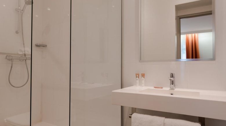<b>Hotel Paris Vaugirard Room</b>. Images powered by <a href="https://www.leonardoworldwide.com/" title="Leonardo Worldwide" target="_blank">Leonardo</a>.