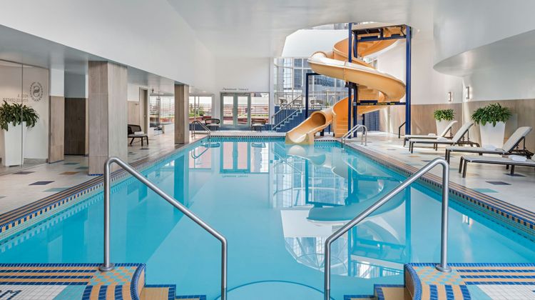 Sheraton Suites Calgary Eau Claire Pool