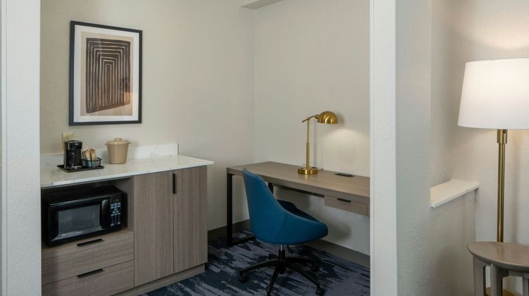 Fairfield Inn & Suites Lafayette South Suite
