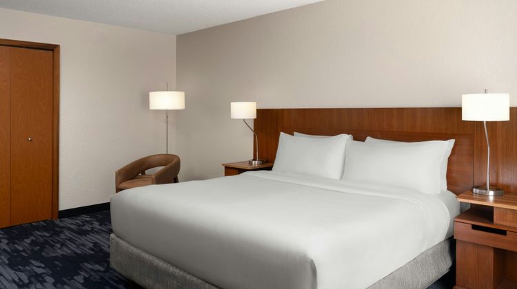 Fairfield Inn & Suites Tifton Room