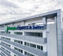 Holiday Inn Exp Suites Banjarmas Exterior